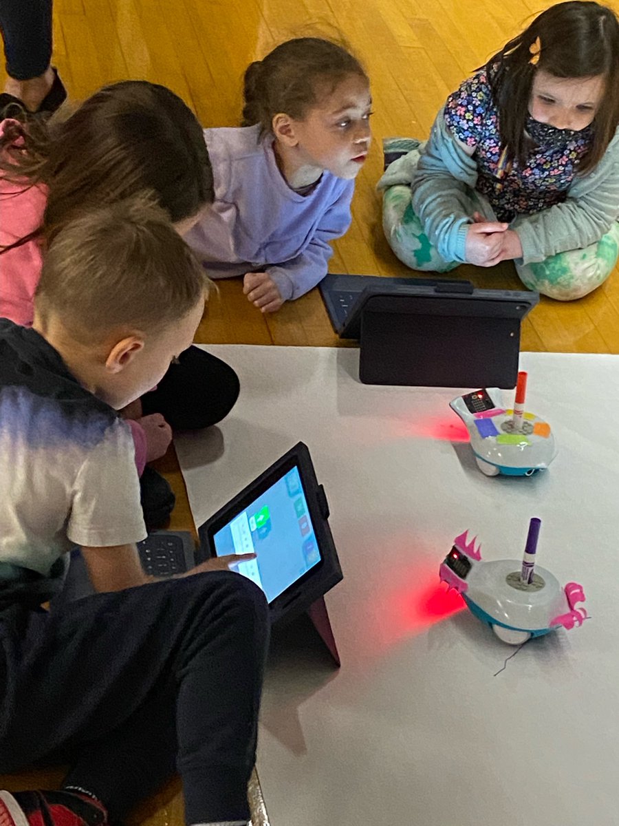 RobJanowitz_AP's tweet photo. Our 1st graders practiced their coding skills with robotics to create Jackson Pollack inspired art!!! @MAS_WP @MAS_PTA @wplainsschools @DrJosephRicca @wpmathchat @BerriosVRE #STEM #inspiredstudents #engaged #inspiringteachers #finchbots #robotics https://t.co/ncApt6OI4u
