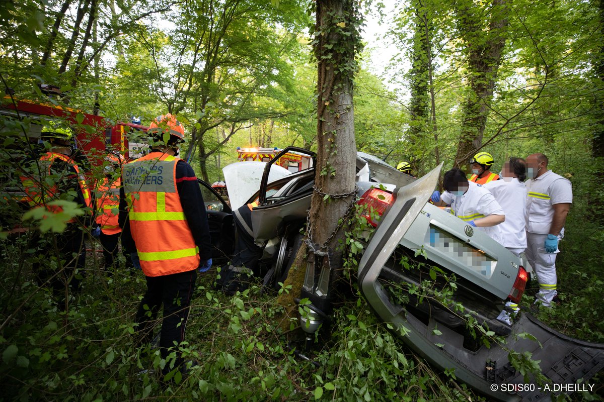 Pompiers60's tweet photo. #Intervention 💥5 blessés dont 3 graves incarcérés à Vineuil-St-Firmin

Un important dispositif de secours a été déployé ce soir après un accident grave sur la D606. 3 passagers ont été désincarcérés avant d’être évacués médicalisés. 2 autres victimes ont été légèrement blessées. https://t.co/zHW8WwZpMt