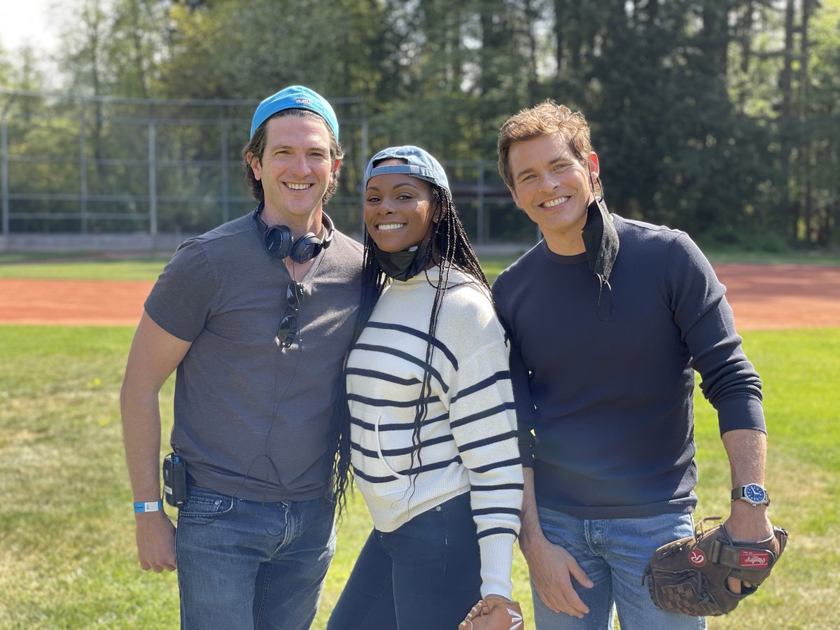 fowltown's tweet image. A few more #SonicMovie2 behind-the-scenes pics! This epic adventure will only be in theaters a few more weeks... you HAVE to see it on the big screen!!! ✌️💙