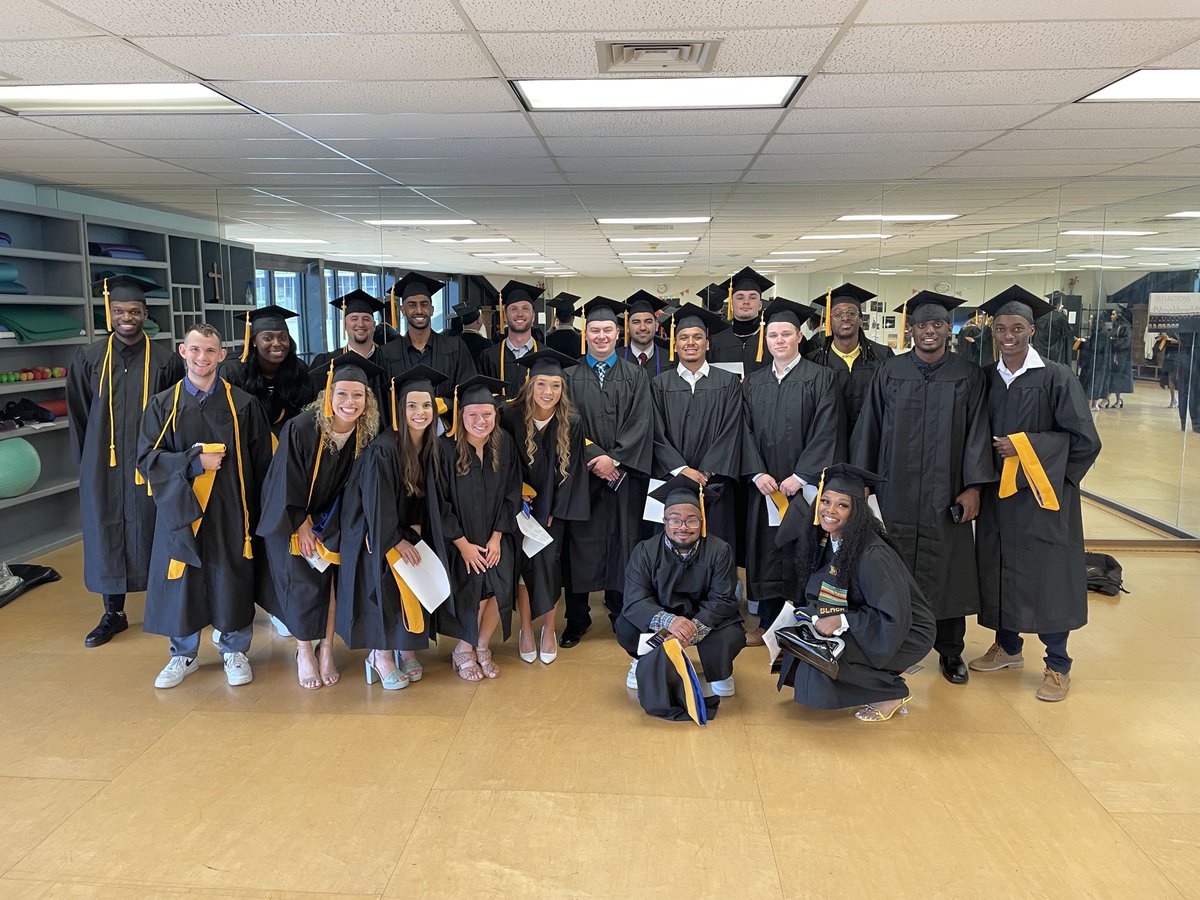 ORUSportMgmt's tweet photo. ⁦@ORUSportMgmt⁩ graduates went through awards and hooding ceremony today. Congrats!! #GoldenStandard https://t.co/qYTOWJg5UW