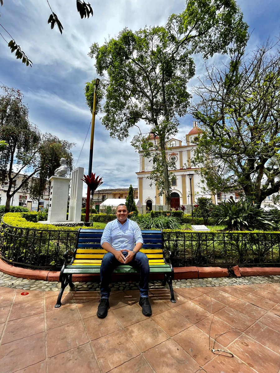 Daniel Restrepo Carmona (@danielrestrepoc) on Twitter photo Es un gusto disfrutar el paisaje mientras escuchamos a los ciudadanos en todo el territorio antioqueño. Hoy desde #GómezPlata, #CarolinaDelPrincipe y #Guadalupe. <a href="/SenadorTrujillo/">Senador Carlos Andrés Trujillo</a> Es un gusto disfrutar el paisaje mientras escuchamos a los ciudadanos en todo el territorio antioqueño. Hoy desde #GómezPlata, #CarolinaDelPrincipe y #Guadalupe. <a href="/SenadorTrujillo/">Senador Carlos Andrés Trujillo</a>