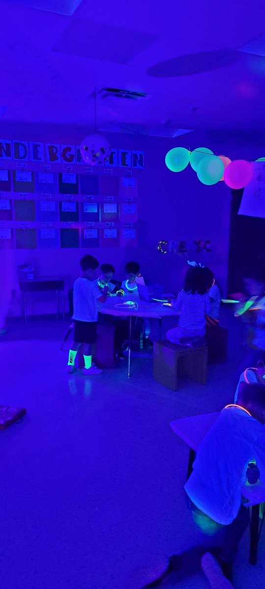 lps_mrswright's tweet photo. We celebrated our accomplishments with a "Glow Party" https://t.co/7M9BrmSERZ