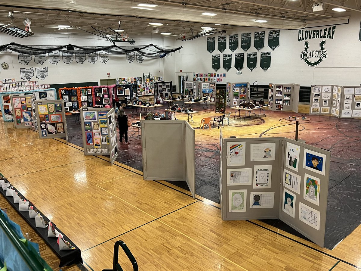 PrincipalColts's tweet photo. Cloverleaf District Art Show this weekend. Starts tonight at 6pm. Some great work done by our students! https://t.co/og1dhigKSQ