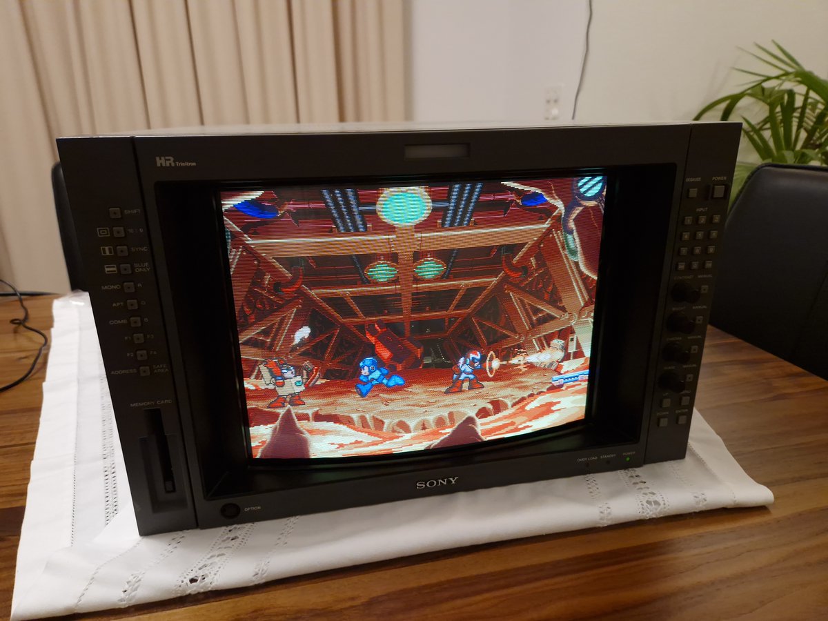 CRTs from the past #6: Sony BVM-14G5E with a fantastic picture (this tube has 30k hours) and so many picture adjustment options...
