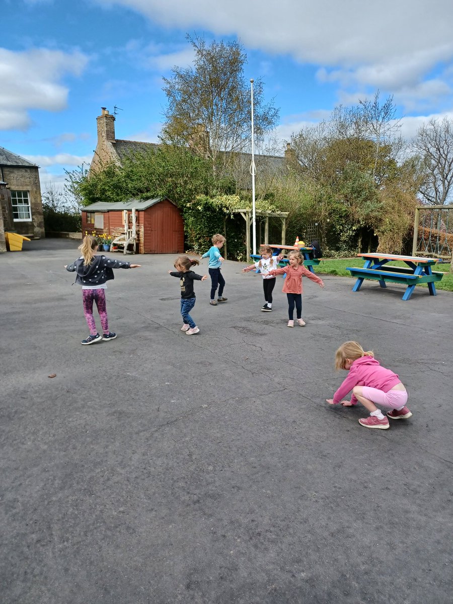 Saltoun_Primary's tweet photo. Nursery had lots of fun at our weekly PE session. We played lots of games and practised skipping, galloping, running and skipping. We did very good listening and followed all the PE teachers instructions β€ #earlyyears #basicmoves #grossmotorskills #healthandwellbeing https://t.co/dfRD2gZZEk