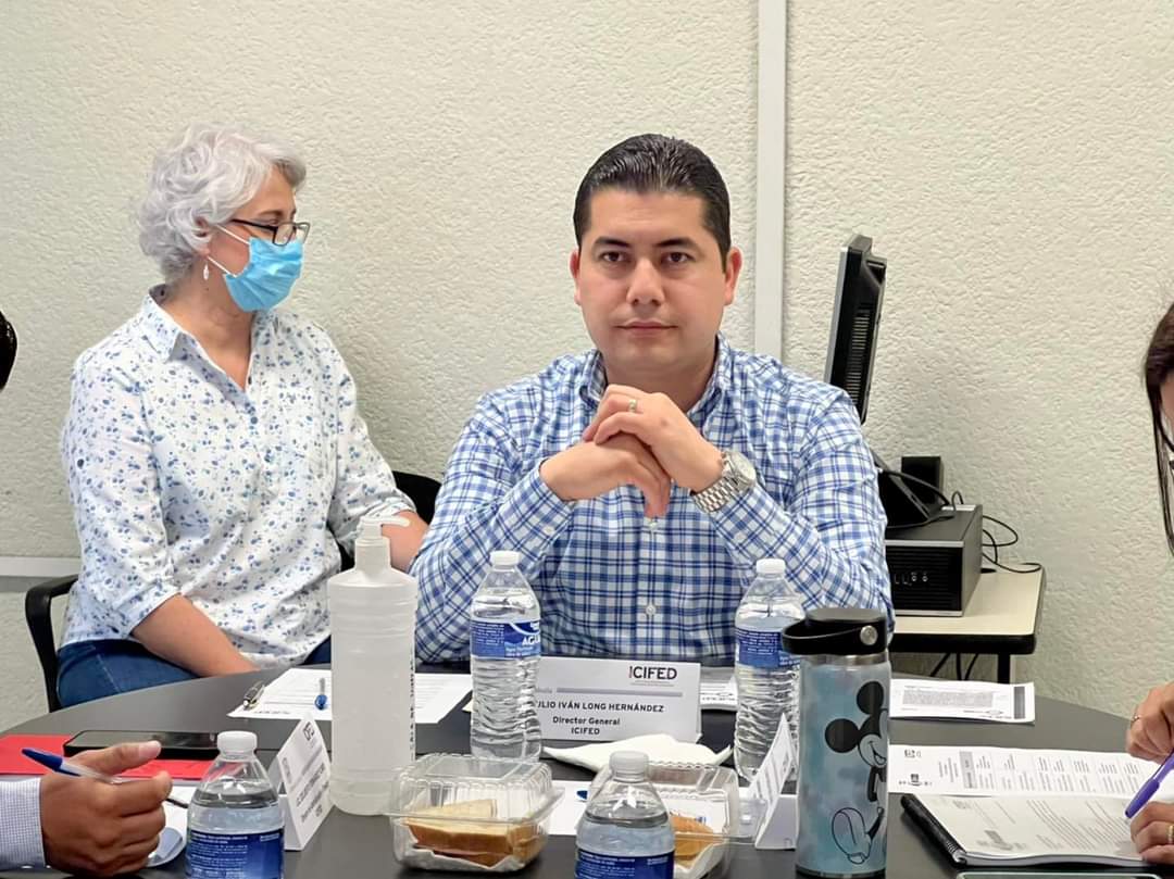 ICIFED's tweet photo. Hoy en #Saltillo nuestro Dir Gral @julio_long11 sostuvo la 2ª Sesión Ordinaria de la Junta de Gobierno del #ICIFED🏗 dando a conocer los avances en las acciones realizadas para mejorar las escuelas de nuestro Estado.
@mrikelme
#FuerteCoahuilaES💪🏻
#MejoraEnTuEducación ✅️ https://t.co/nOIimoRk0V