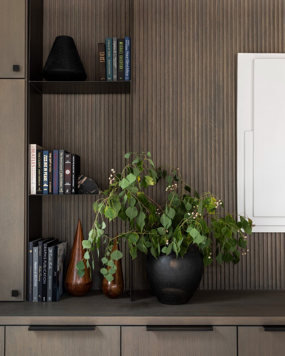 Styled spaces can still be strikingly #masculine. Sometimes male #homeowners are a smidge resistant to the thought of styling a #study or #office. However, clean lines, moody colors and touches of texture are a fool-proof way to make both #husbandandwife happy with the space!