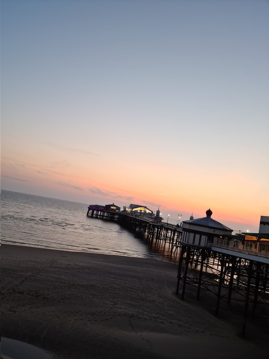 AaronDunkIey's tweet photo. Up the Blackpool https://t.co/7lLqmK0Rgp