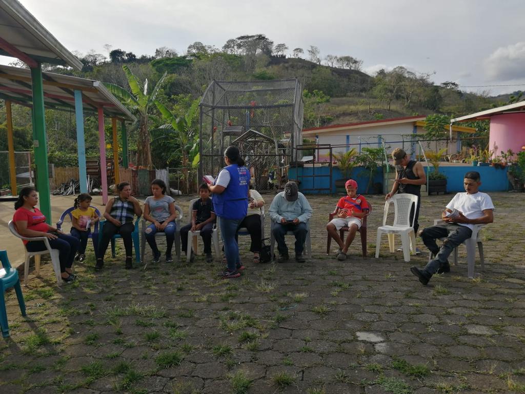 mividasin_droga's tweet photo. San Sebastián de Yalí || Nos encontramos con padres y madres de familia de jóvenes en riesgo a través del comité de Padres por la Paz, brindando charla sobre la prevención de adicciones🚭, en el Parque de Ferias Edgar Ortiz. 
#MiVidaSinDrogas #PazYPorvenir https://t.co/CLcGgRvJej