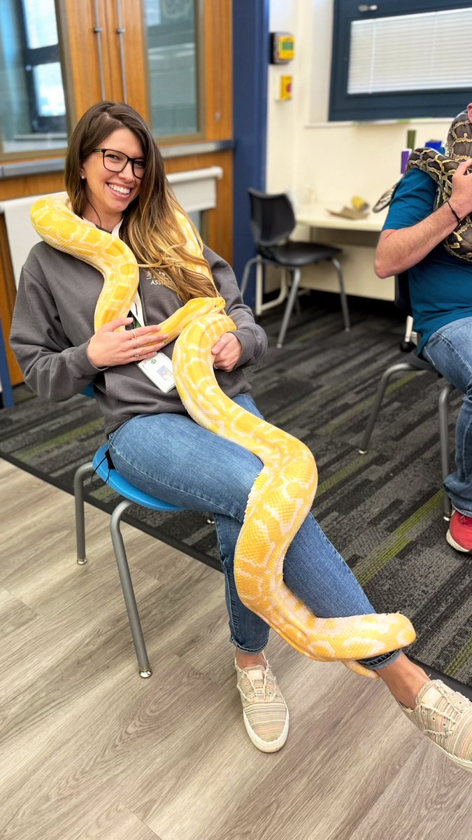 melissajrobol's tweet photo. Loved hangin with this cool guy, Banana Peel, today 💛🐍 #MPMS #LPS https://t.co/DkhWfYJFyh