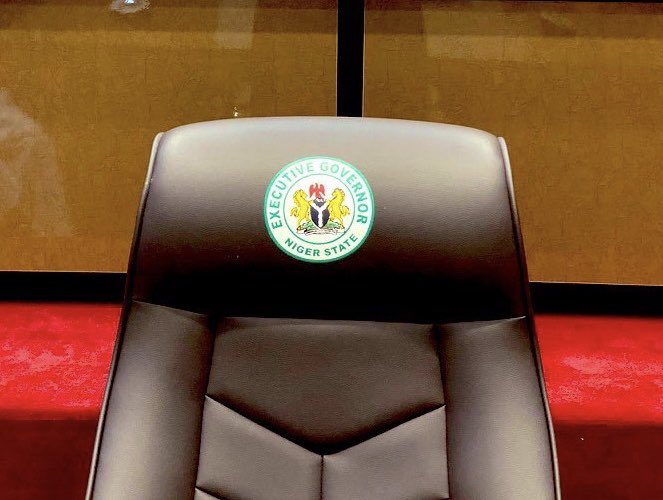 SuleimanIsah_'s tweet photo. NIGER 2023:

My personal opinion from the current lineup of "aspirants". 

I feel we have the following categories:

1. Those looking for immunity due to known/unknown acts of corruption. https://t.co/ghuWNtpplC