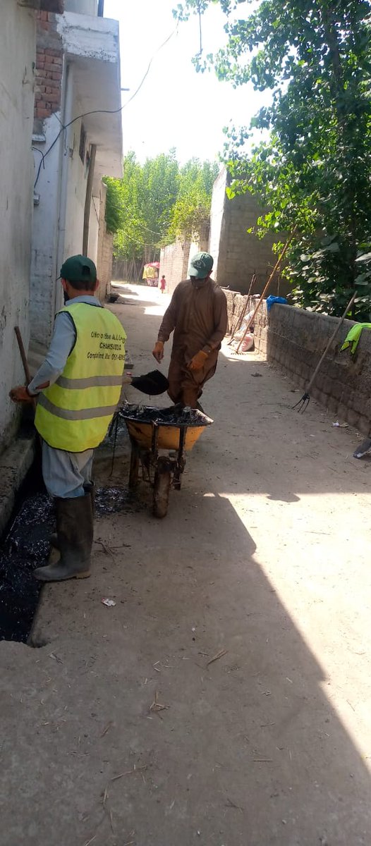 AssistantRdd's tweet photo. #Clean_Pakistan
#Clean_Kpk
#Clean_Swabi

اسسٹنٹ ڈائریکٹر محکمہ بلدیات ضلع صوابی جناب شعیب ظفر صاحب کی ہدایات پر ضلع صوابی میں صفائی کا کام جاری ہے۔۔
اپنے اردگرد کے پلاسٹک بیگز اور کچرئے کو نالیوں میں پھینکنے سے گریز کریں۔ 
شکریہ
#LG_delivering_Results
#AD_Swabi https://t.co/TVfE0xGZX8