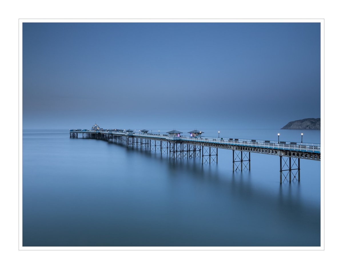 lawsmithphoto's tweet photo. #llandudnopier tonight in #bluehour, 5 minute exposure…..just because I could!! @VisitNorthWales @GoNorthWales @WalesGuides @NorthWalesChron @StormHour #wextweets #longexposure https://t.co/AfjNb7QtlQ