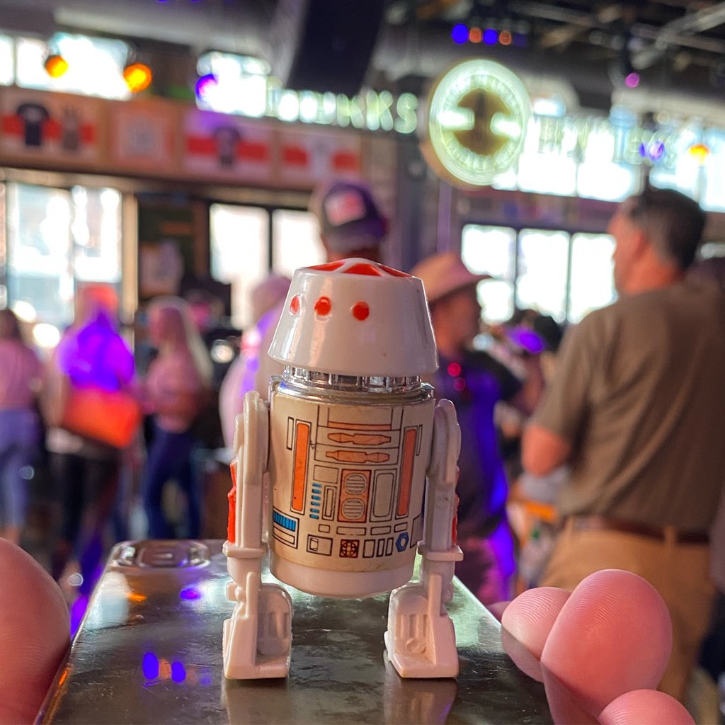 Found a place to eat. Band was pretty good as well. #vacation #nashville #icccon #r5d4 #starwars #collector #roadtrip #husband #gay #actionfigure #kenner #tennessee #downtownnashville #broadwaynashville #whiskeyrow #dierkswhiskeyrow