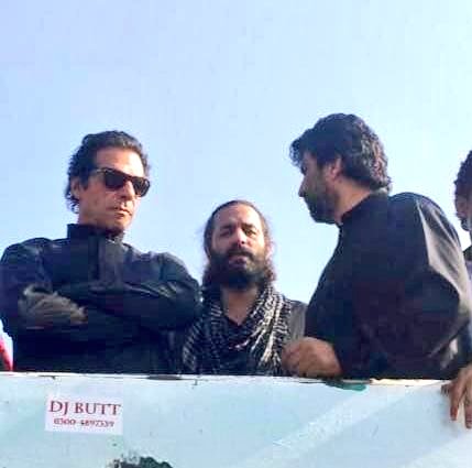 QasimKhanSuri's tweet photo. گزشتہ شب کوہسار مارکیٹ میں امپورٹڈ حکومت کے غنڈوں کے اپنے اوپر حملے کو ناکام بنانے والے اور غنڈوں کی پٹائی کرنے والے پاکستان تحریکِ انصاف کے دیرینہ ساتھی ڈاکٹر عارف کا شمار ہمیشہ سے کپتان کے وفادار ساتھیوں میں ہوتا ہے۔
#MarchAgainstImportedGovt #امپورٹڈ_حکومت_نامنظور https://t.co/c6Gi3aN69i
