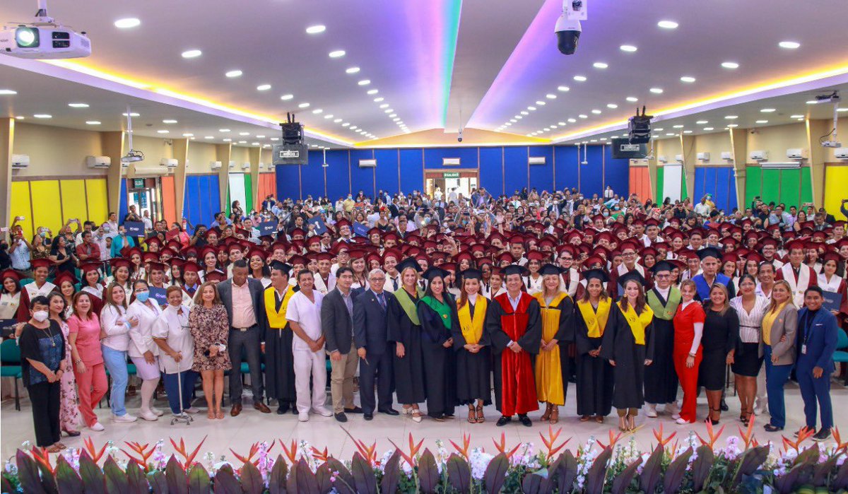 ITBolivariano's tweet image. Sentimientos de alegría y emoción fue lo que se vivió hoy 29 de abril en las instalaciones del #ITB durante la primera jornada de  graduación,  donde más de 200 estudiantes de la #FASSS se incorporaron como los nuevos profesionales del  Ecuador recibiendo su #TítuloDeTercerNivel.