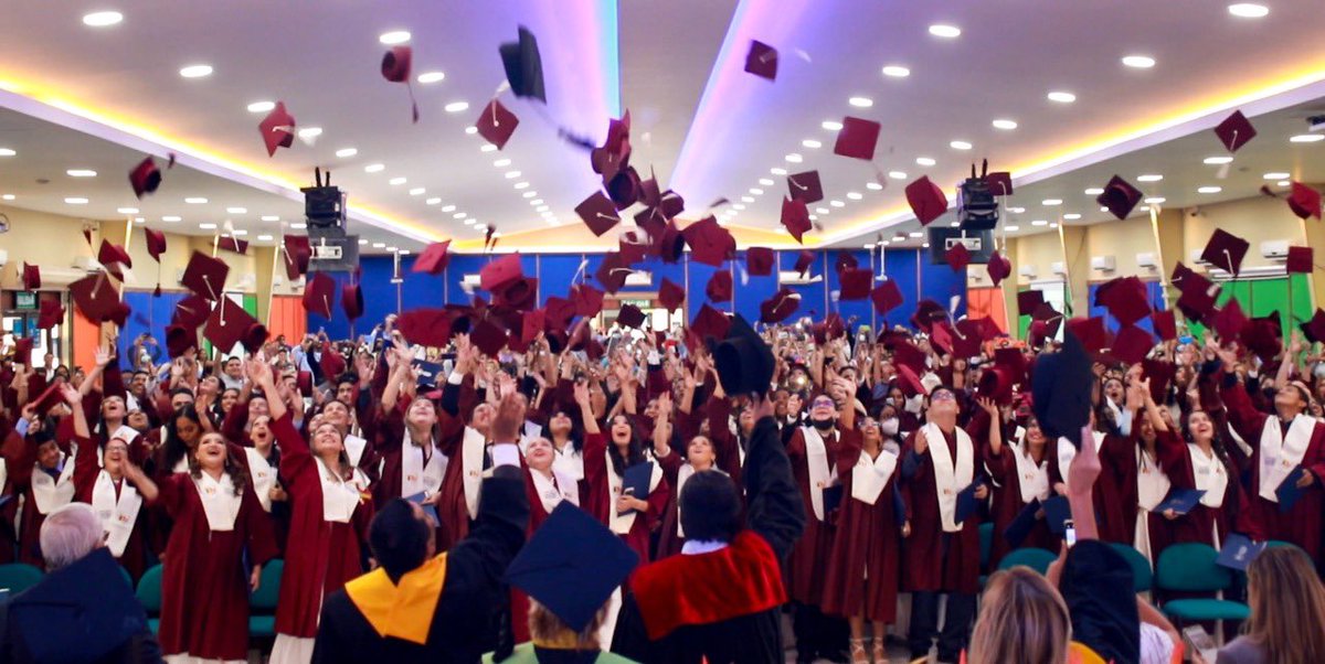 ITBolivariano's tweet image. Sentimientos de alegría y emoción fue lo que se vivió hoy 29 de abril en las instalaciones del #ITB durante la primera jornada de  graduación,  donde más de 200 estudiantes de la #FASSS se incorporaron como los nuevos profesionales del  Ecuador recibiendo su #TítuloDeTercerNivel.