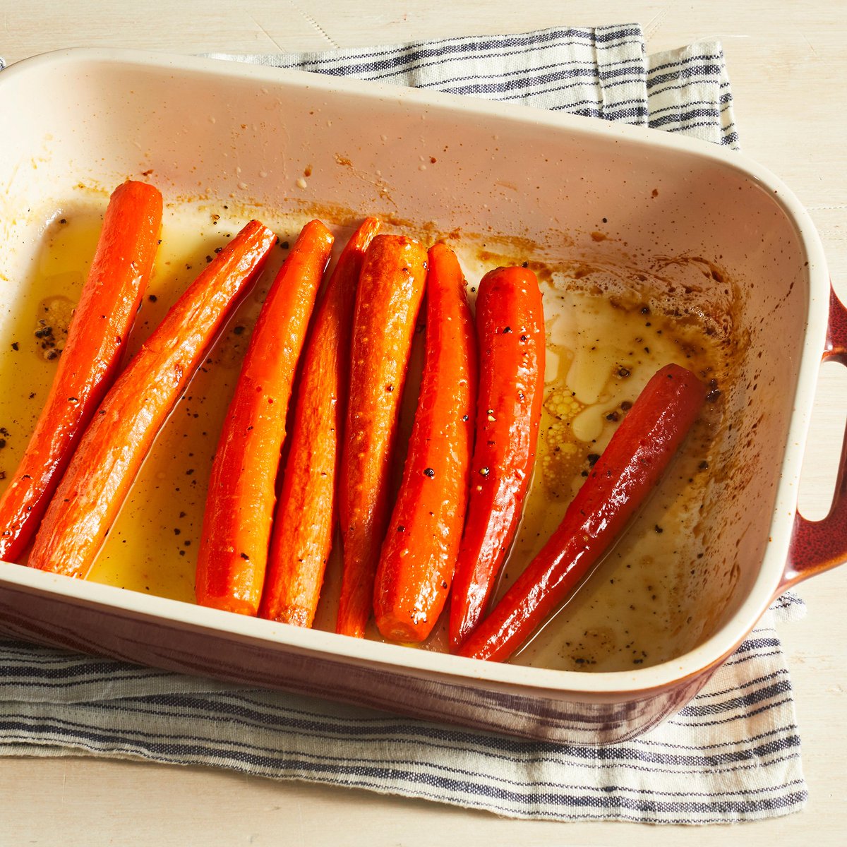 ChickenPalaceNG's tweet photo. How to make Honey Roasted Carrots 

Ingredients:

8 medium whole peeled carrots

3 tablespoons olive oil

¼ cup honey

salt and ground black pepper to taste https://t.co/uJei42AMdN