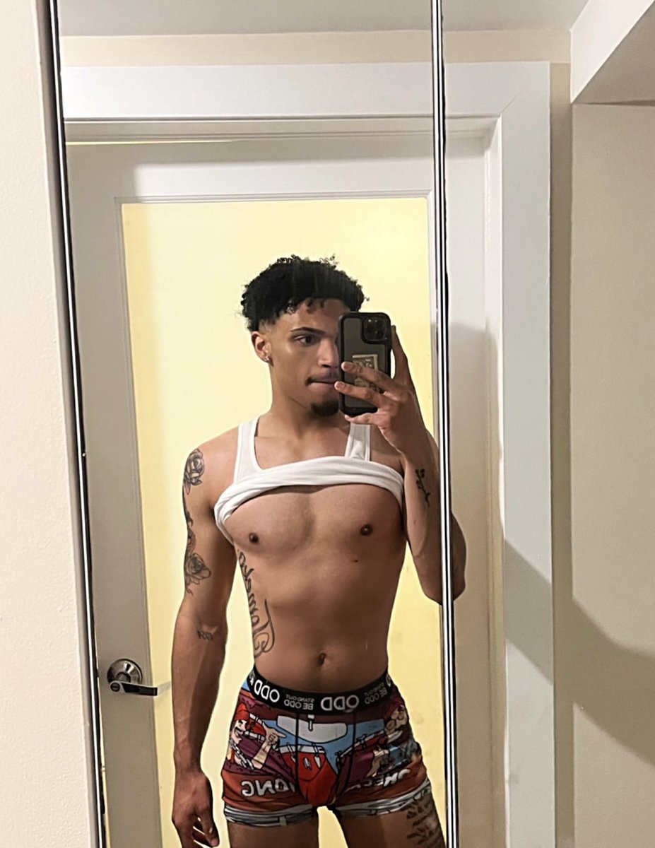 Justinntimere's tweet photo. I just found this pic I took when I lost my first 20 pounds. It still amazes me that I was motivated enough to lose over 80 pounds 🙌. &amp; I’ve been maintaining it ever since. https://t.co/N4TiPnFAUW