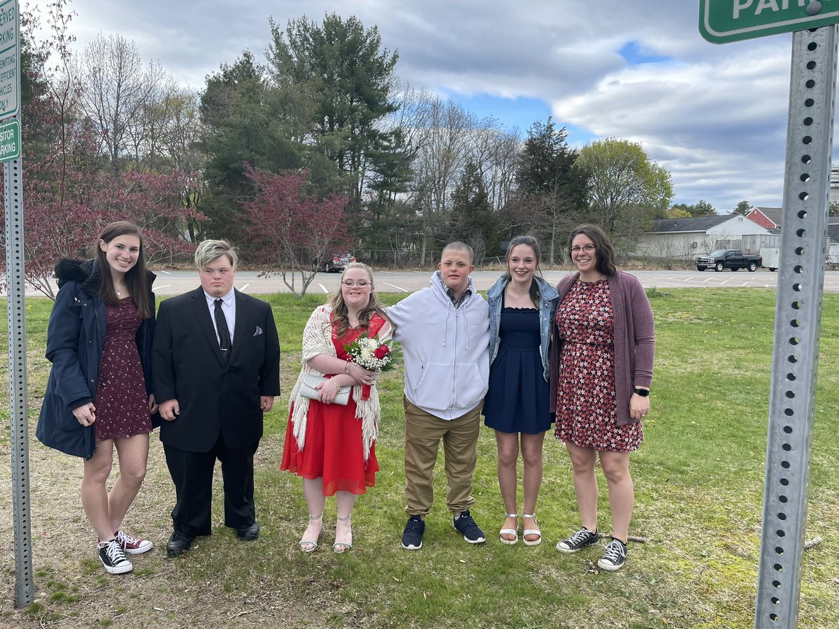 SuzDiercksen's tweet photo. Best Buddies Prom at Pembroke!!  The Norton crew is excited!  @MsKellySweat @NortonSchools @DrBaetaNPS  @BestBuddiesMARI @nortonbuddies https://t.co/eWZ0JVhyaO