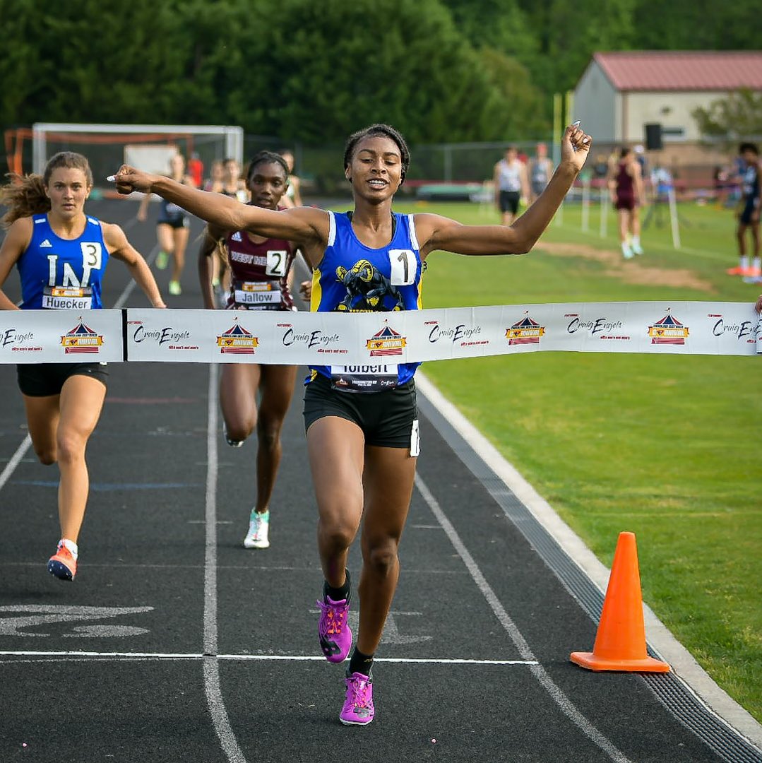 MSCarolinas_'s tweet photo. Lauren Tolbert crosses in 2:10 to take the Carolina Distance Carnival win!

🥈Maddie Huecker
🥉Sanu Jallow https://t.co/xAamHjLdee
