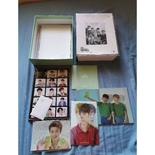 nichellepatcho's tweet photo. I'm selling season's greetings 2020 TAKE ALL for ₱899. Get it on Shopee now! https://t.co/kwyzsTDpU9 #ShopeePH https://t.co/SHVItFlAZX