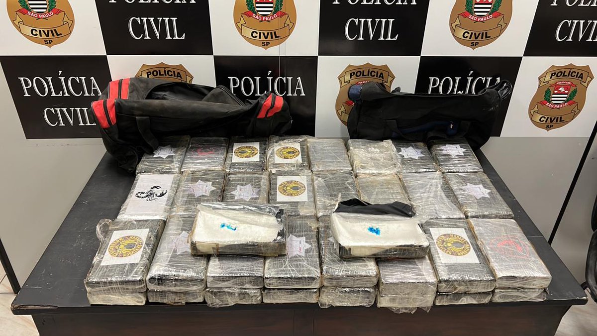 Policia_Civil's tweet photo. Ação da Polícia Civil resulta na apreensão de grande quantidade de cocaína nas cidades de São Vicente e Guarujá

https://t.co/rW0vcoKRQo

#PCSP #PoliciaCivilSP #Deinter6 https://t.co/RSskAZUNuY