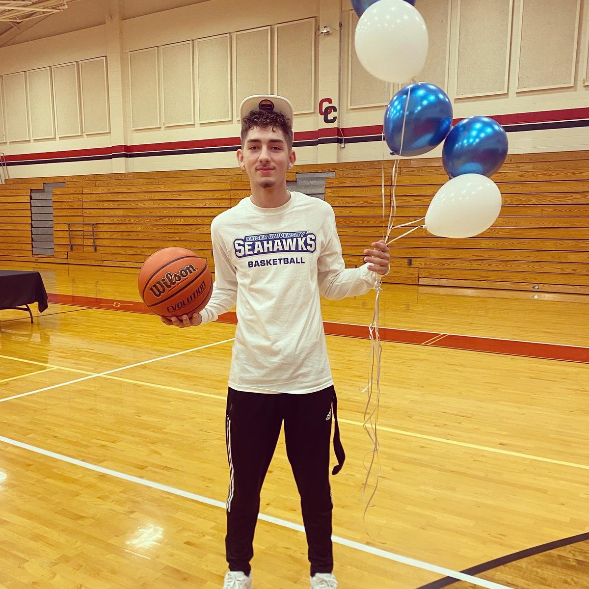 nhoustonhustle's tweet photo. What a special day for a very special player! Moments like these are indeed PRICELESS!! Congrats Travis Pinder on your commitment & signing to play basketball for @KeiserMBB in West Palm Beach, FL!
#KeiserSeahawks ππ¦
π https://t.co/TSfEEQeVUg