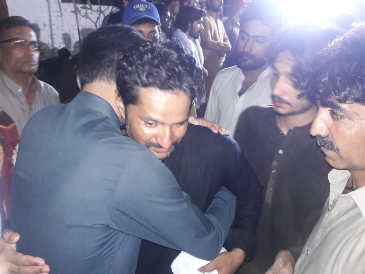 JKmediacell's tweet photo. #Hyderabad
Faisal Abdul Jabbar Khan attended the Funeral prayers of Senior Worker PPP from UC-83 Urs Solangi at Village Lalu Machi.
#FaisalJabbarKhan
#PS64 #UC83 https://t.co/n0XLljER0M