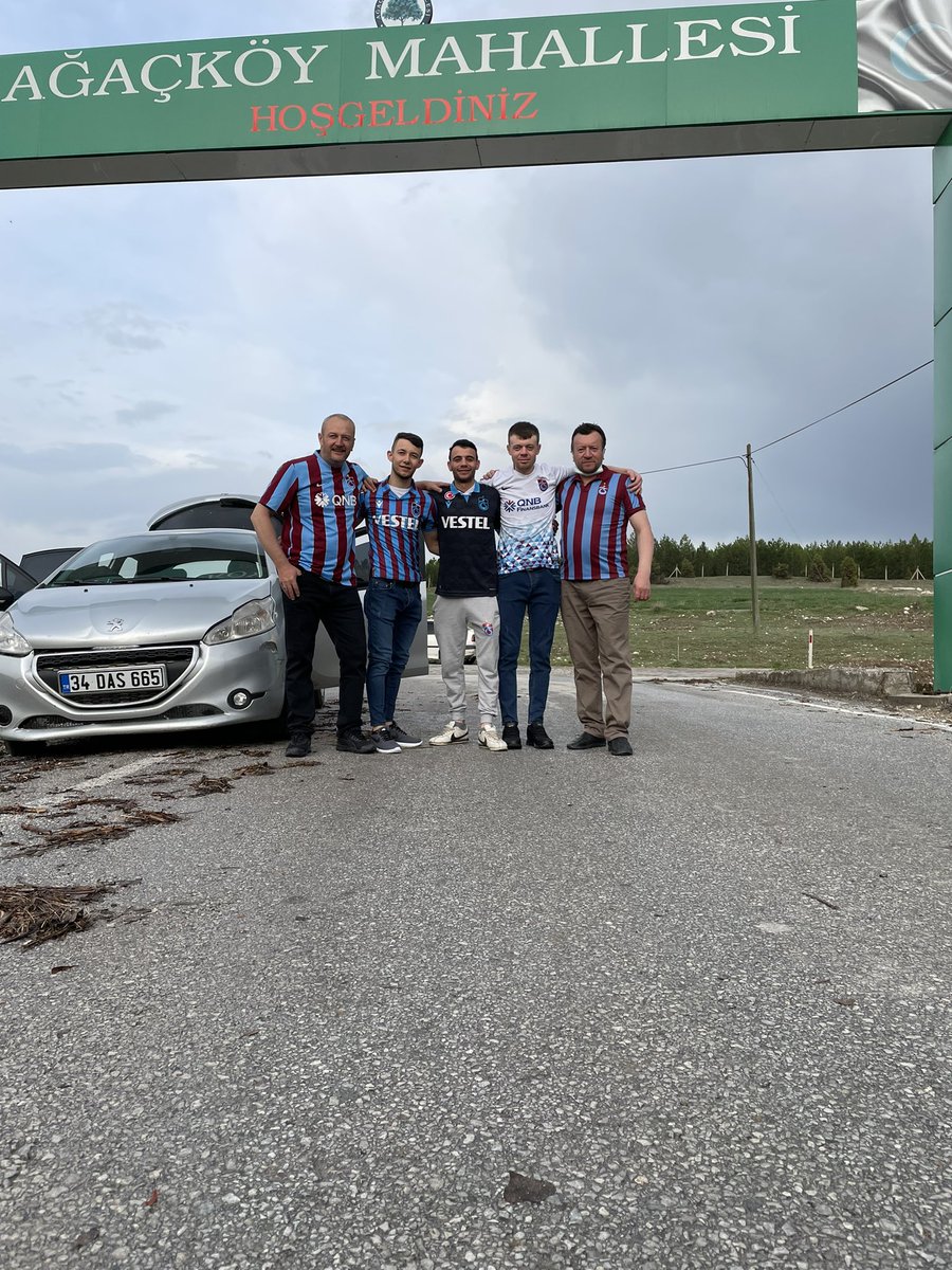 KASIM2104's tweet photo. Kütahya’dan geliyoruz , hemide Trabzona ilk defa. ŞAMPİYON @Trabzonspor çocukluk aşkım❤️🧿💙 https://t.co/gPzYvrf3bE
