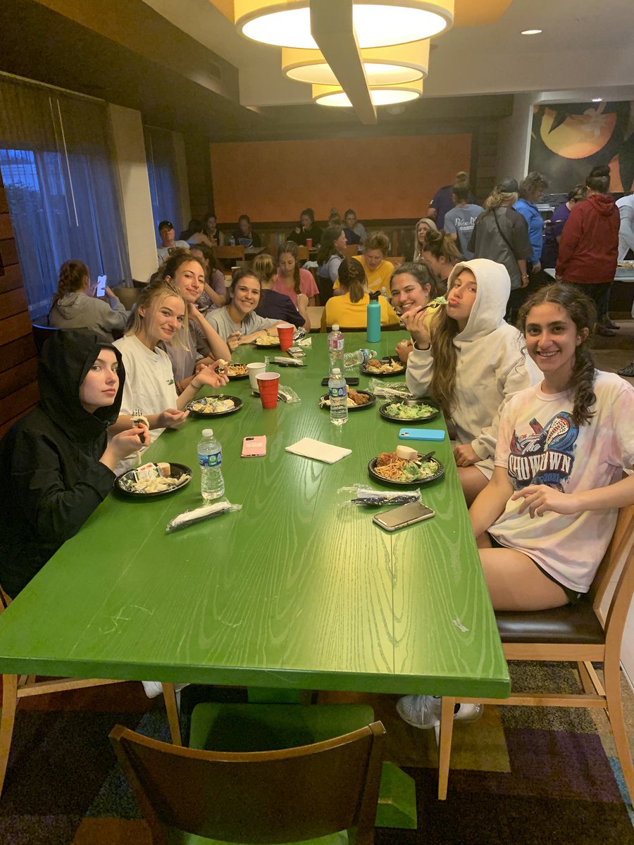 EHSwlax's tweet photo. Enjoying a great Buca di Beppo meal for dinner tonight in Kansas City!! We are thankful for all of our parents who came out to support us on our trip and organize delicious meals for our athletes!! #EatPastaRunFasta https://t.co/51xYrMK47Z
