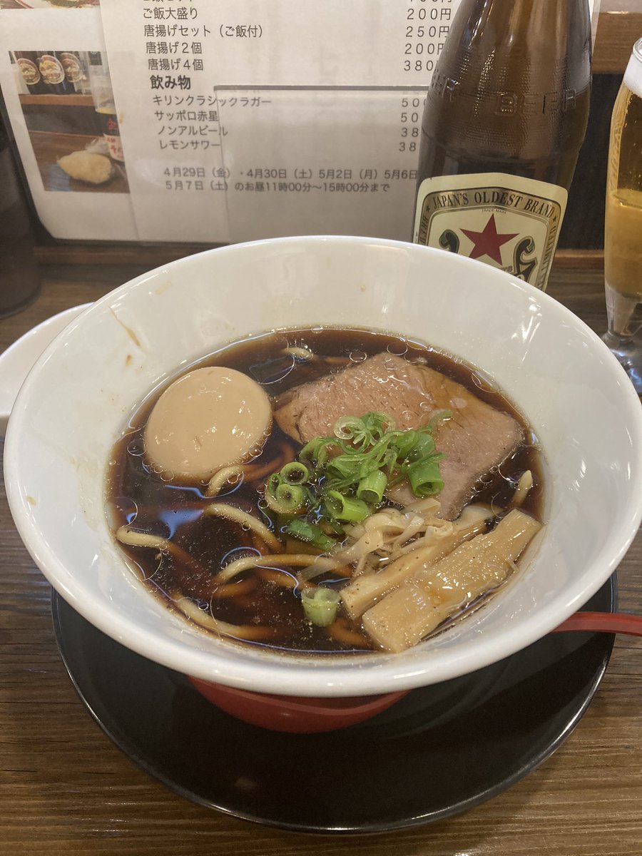 katsumi_1212's tweet photo. ☆銀彩(金彩)☆
今日の昼ごはん🎶
GW特別メニュー『天七ブラック』ネギ少なめヴァージョン🍜笑
見た目より塩辛くなくええ塩梅の美味い😋👍
またこの太麺も美味い❗️
安定の完食&全汁で、ごちそうさまでーす😆🎶
#金彩 #銀彩 #Kiniro #大阪市北区 #天神橋筋六丁目駅 #天七ブラック https://t.co/7FH4lmSKqC