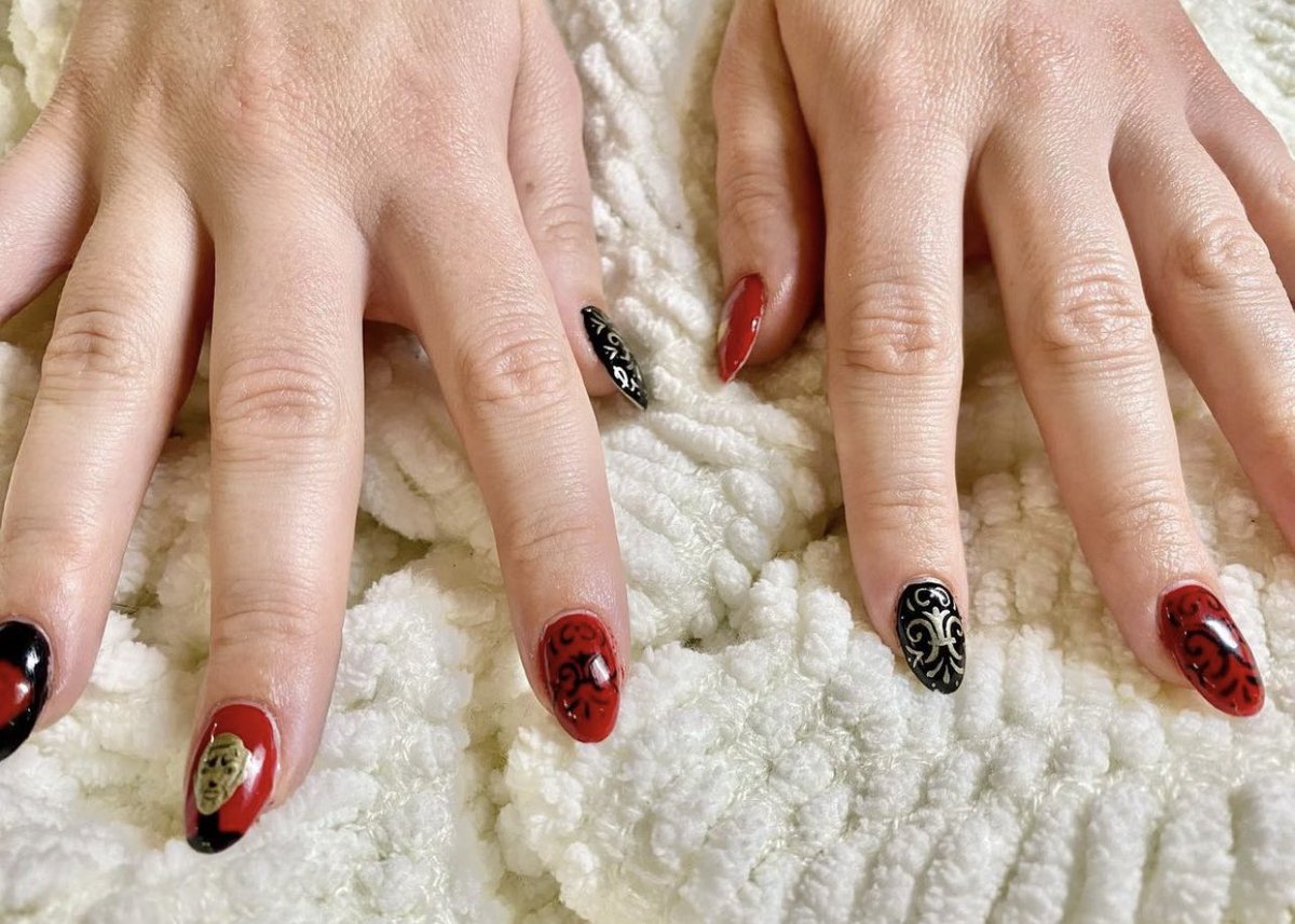 Did I make my friend give me <a href="/taskmaster/">Taskmaster</a> nails? Yes. Am I unhinged? Also probably yes. Don’t care, bay bay ✌🏻