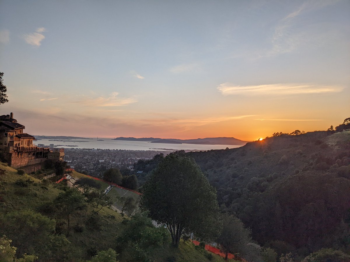 vibegala's tweet photo. the sun sets as the vibes rise https://t.co/Absj13DVBW