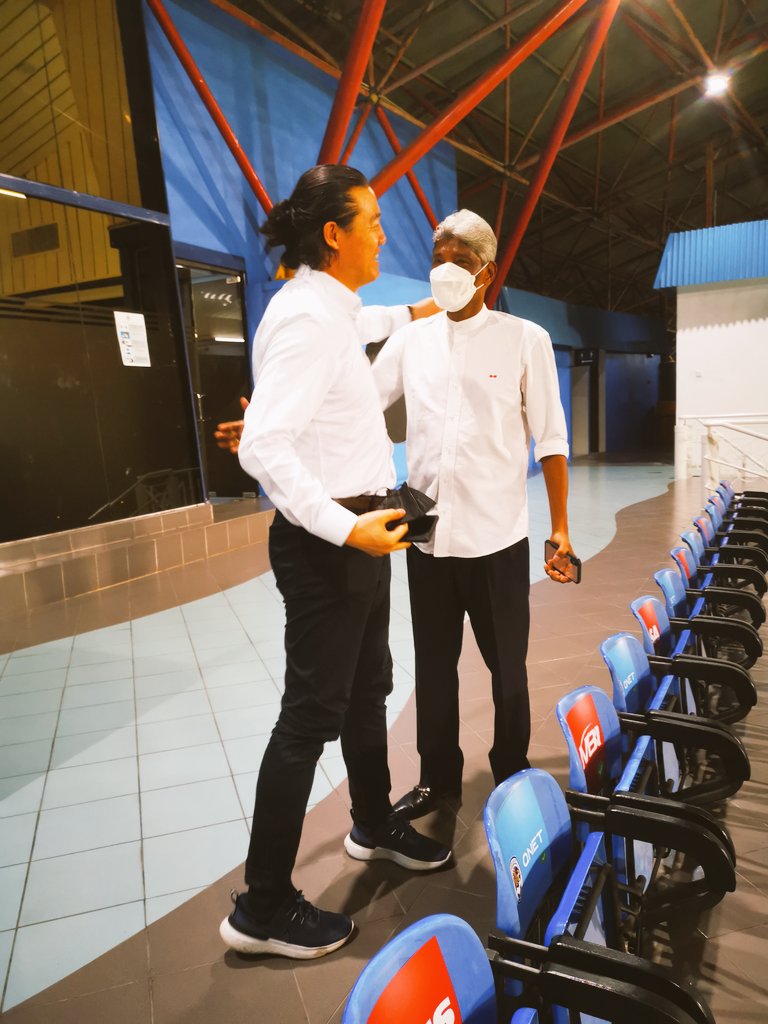 RajagobalRg's tweet photo. It was delightful to meet my former AFC Pro football Diploma coursemate Mr Kim in 2003 &amp; our current 🇲🇾 football national coach during the Selangor FC vs Pahang FC match. Had a good catch up with him and his assistants. Wishing you the best Kim with the 🇲🇾national team. https://t.co/SadHvDs5kB
