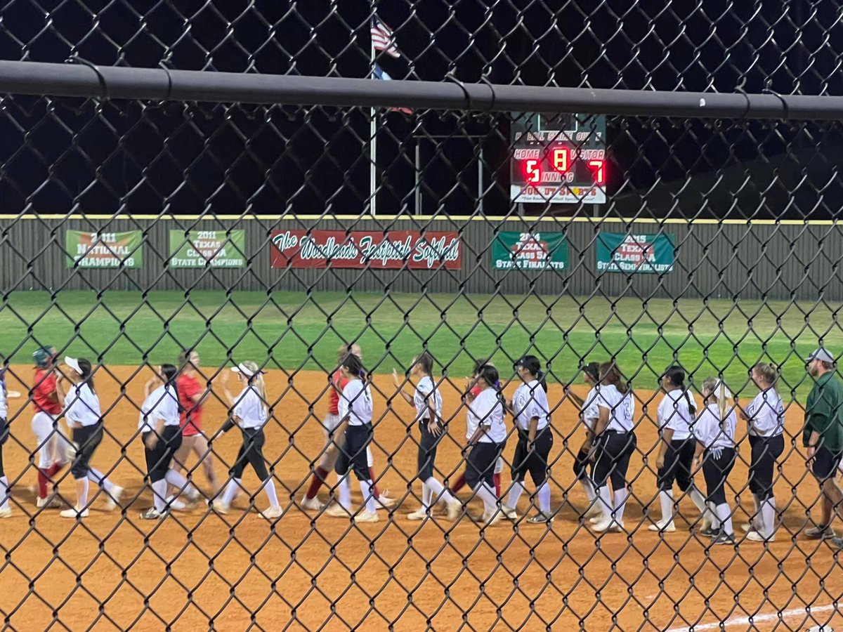 VirtuallyVargas's tweet photo. Coach W with the W! ☝🏼 @mightylionsb beat The Woodlands HS in game 2 to force a game 3 tomorrow! #Playoffs 🥎  🦁💚🖤💚🖤🦁 https://t.co/l8OY39RUPH