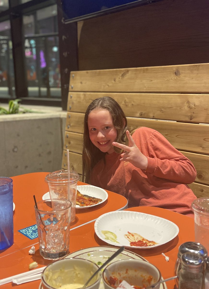 coachsmeby's tweet photo. Go big or go home, KCMO! 🙃🙂#smebybabies #fridaynitefun #fatsullyspizza https://t.co/lmvLIePAOR