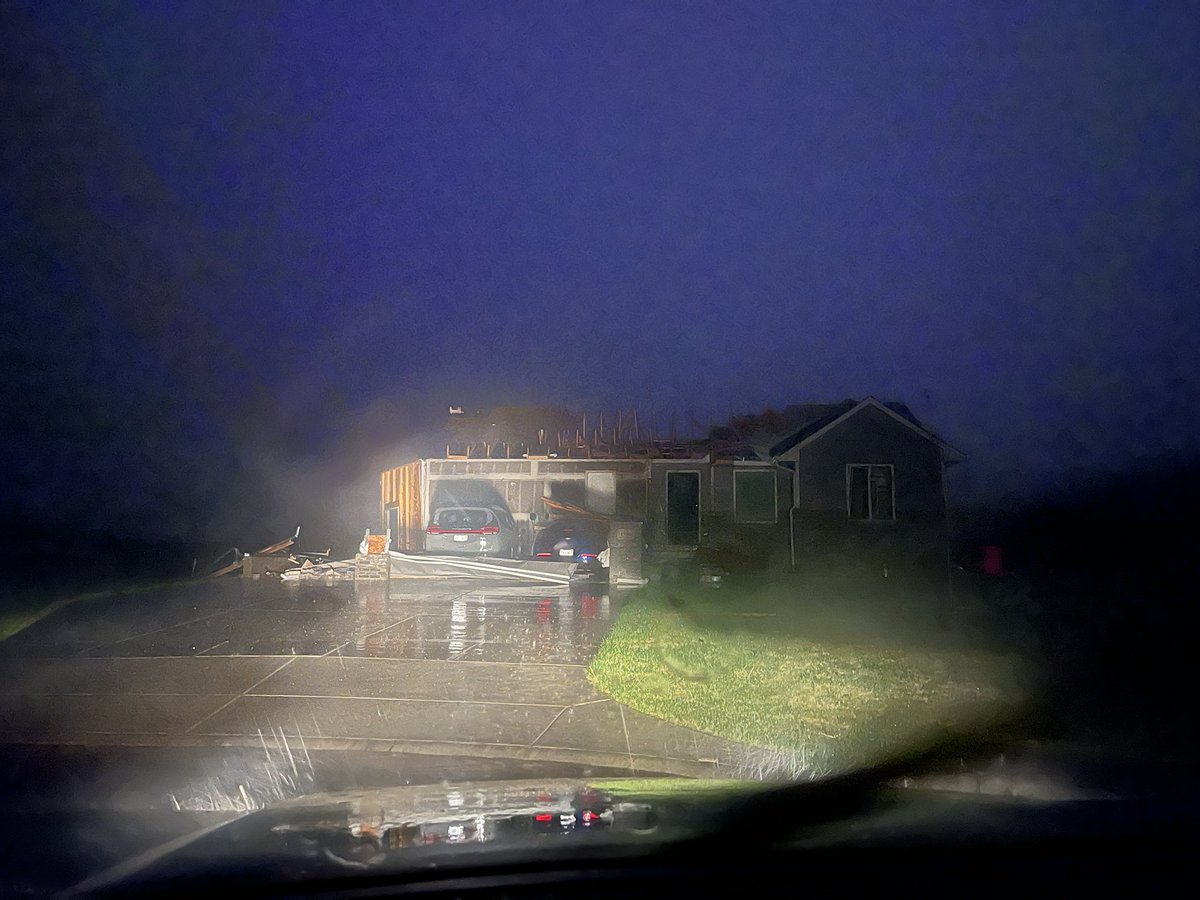 ShawnLoging's tweet photo. This is damage at the end of Aster St. in Andover. Seeing three houses significant damaged. #kwch12 #kswz https://t.co/8PsfhnIcAV