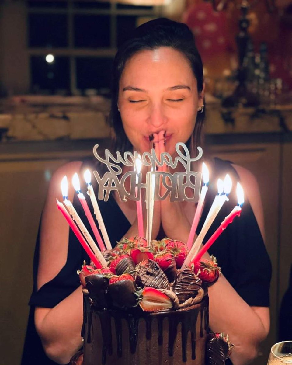 EniyanNS's tweet photo. Happy Birthday to the real wonder woman

#HappyBirthdayGalGadot https://t.co/8Mqobpai4U