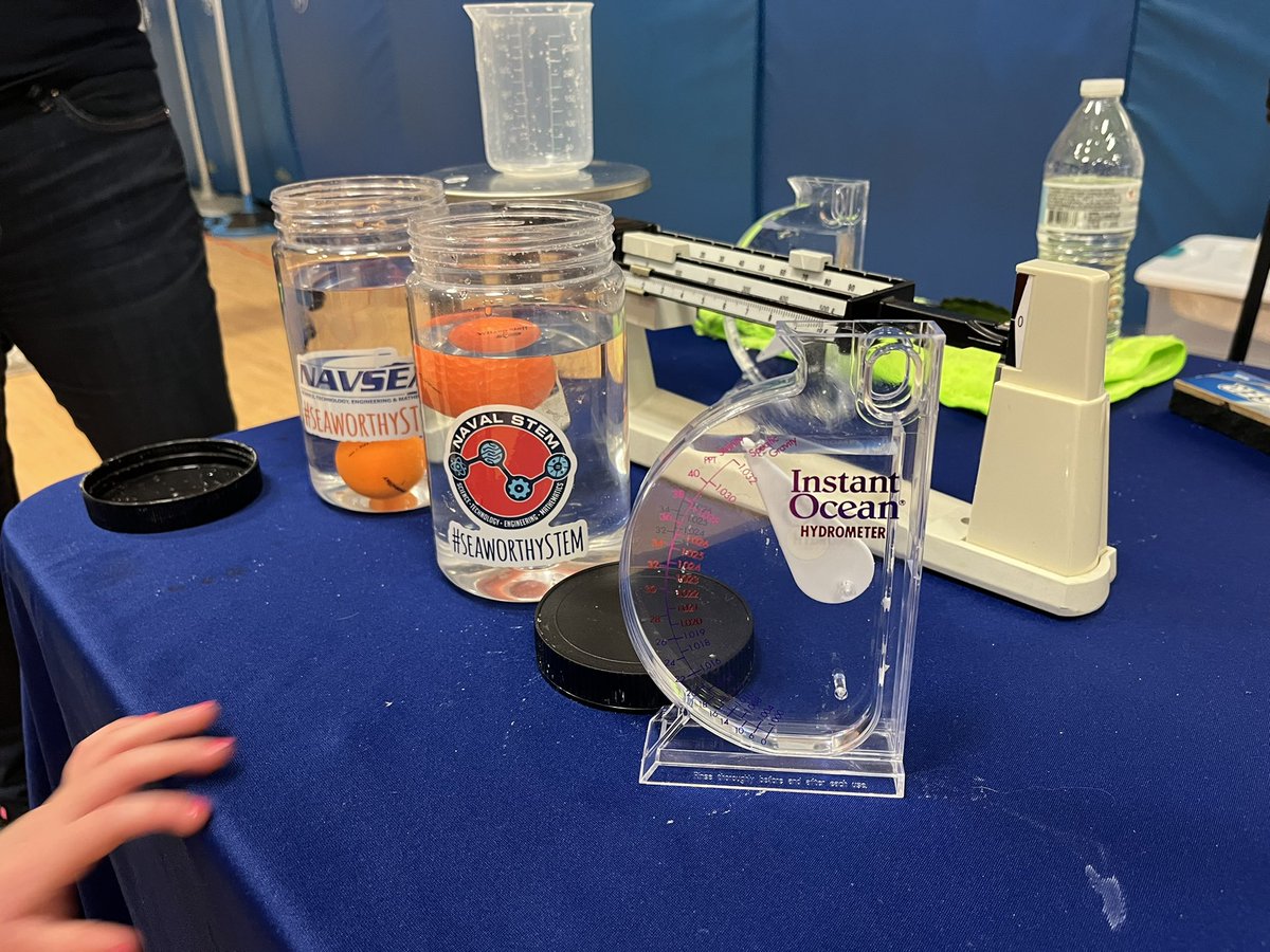 CharlotteG_STEM's tweet photo. Had so much fun at @LaurelRidgeES STEAM Night! Thanks for letting us share some #SeaworthySTEM activities tonight!! #NavalSTEM @NSWCCarderock @NAVSEA @USNavyResearch https://t.co/lcNyinRcz6