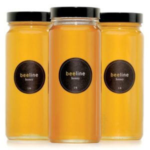 Sol üst karakovanda arıya suni balmumu taban verilmez ve tüm peteği arı sıfırdan yapar. Bu nedenle peteği tamamen doğal olur ve kolay çiğnenip yenebilir. Diğerinde arı hazır balmumu üzerine peteği hızla örer. Arı ve bal konusu daha çok su kaldırır. Devam ederiz:)

V'esselam🙂🌿