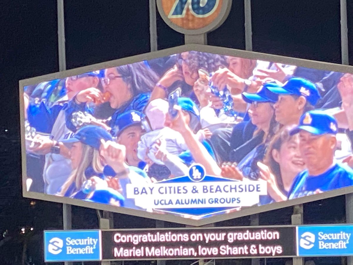 UCLA_Alumni's tweet photo. Shoutout to our #UCLA alumni networks and staff for helping 300+ #Bruins represent at #UCLANight! 
#ITFDB #AlwaysLA https://t.co/8BEwy9s5QZ