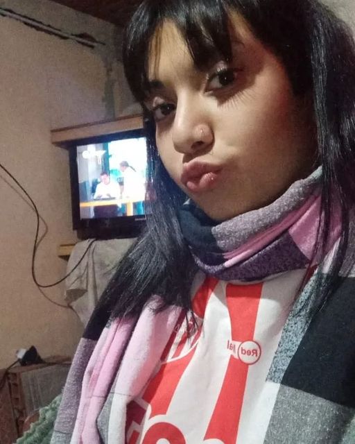 desaparecidaorg's tweet photo. Natasha Estefanía Heredia tiene 15 años, desapareció el 27/04 en San José del Rincón, provincia de Santa Fe. Tiene cabello largo lacio, tez trigueña, contextura mediana. Por favor compartir, y si la ven avisar #URGENTE al ☎️ 342-5357756. o al 911

#SantaFe https://t.co/U4sY5CIcEB