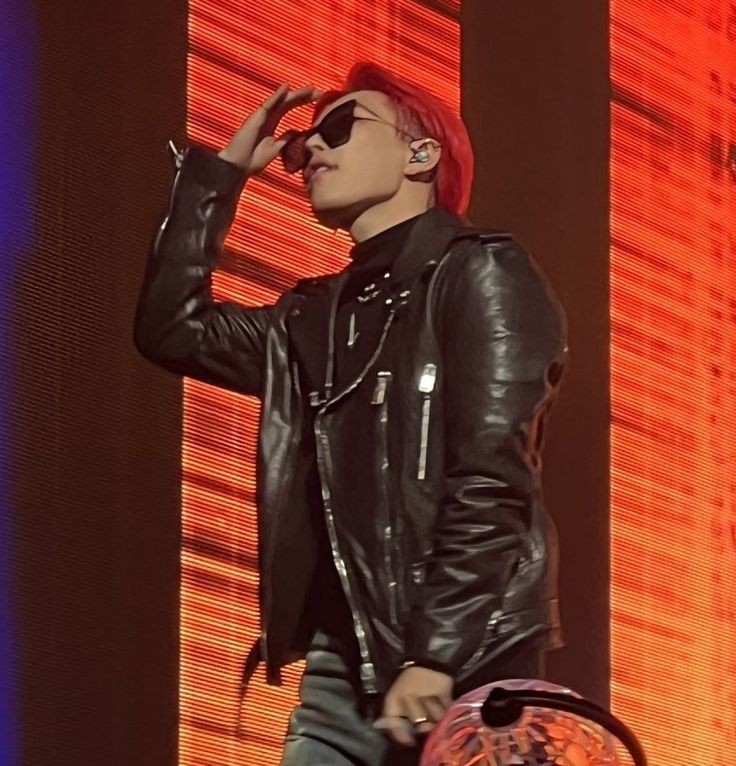 EB0YMINJOONG's tweet photo. him in leather jackets >>>

#hongjoong #홍중 @ATEEZofficial https://t.co/1XXCO8Kl1s