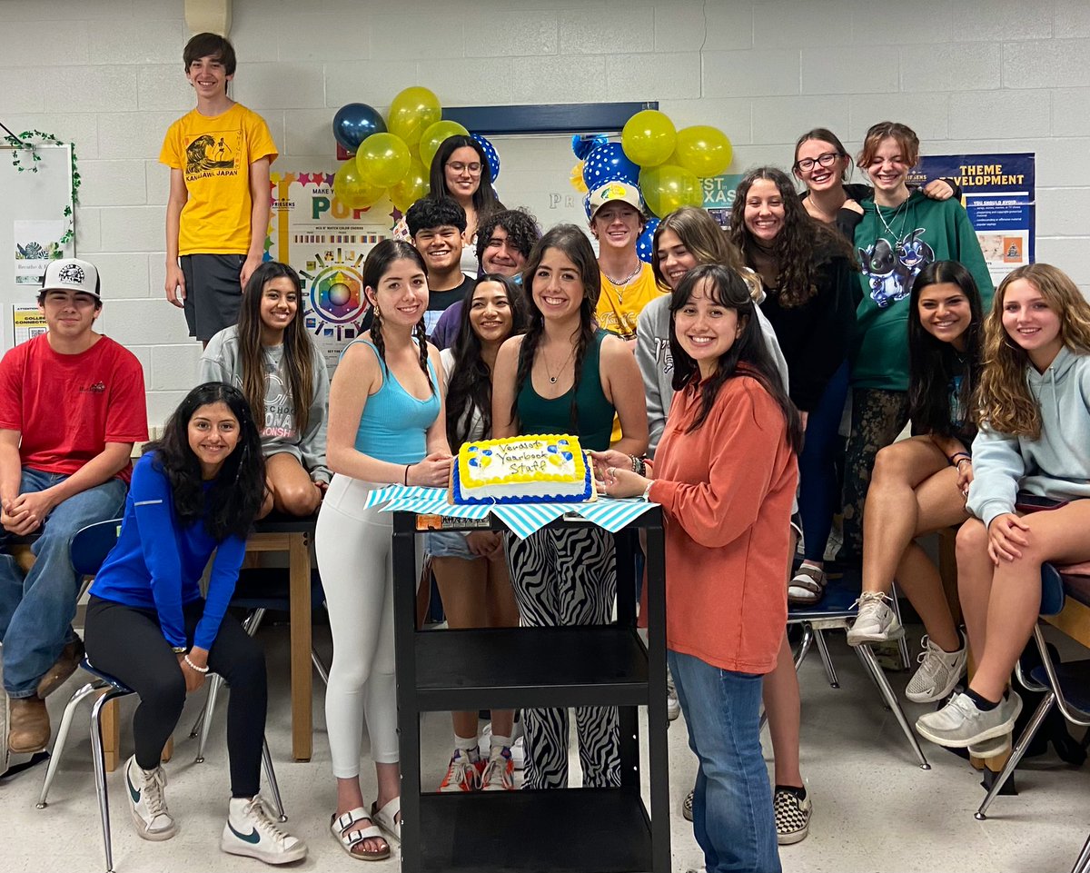 oconnoryearbook's tweet photo. Let them eat Cake! Congratulations Verdict staff on completing our 2022 book🎉 thanks to @FriesenYearbook for sending the cake and balloons 📷🥇 https://t.co/H3QQfRUK49
