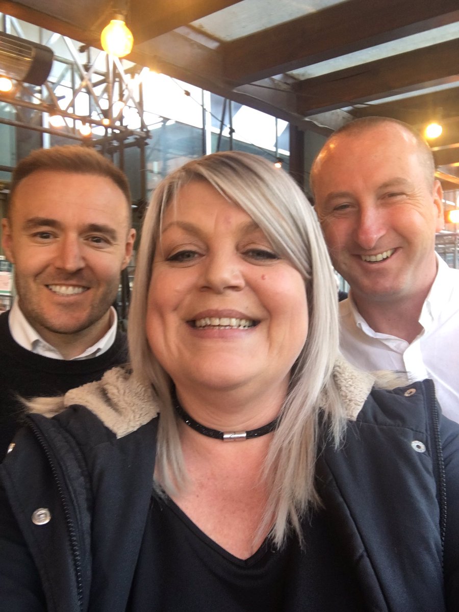 beener76's tweet photo. Top night with the work fam! MASSIVE thanks to @andywhyment81 and @alanhalsall my absolute Corrie faves for letting me interrupt their night for a selfie in the slug!! Total legends made my year this did!!! sorry for being a pain but you’ve made an owd girl very happy 😀 x https://t.co/x9HsuBLxdd