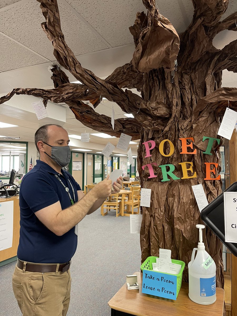 JMarquez_LMS's tweet photo. #PoemInYourPocketDay &amp; #DiaDeLosNinos activities were in full swing @your #mhslibrary!We had blackout poetry, artist station, book spine poetry, read alouds, &amp; more! Extremely grateful to all those who participated! #TeamSISD @MontwoodHS @DMacon_MHSReads @Sparks_Interest https://t.co/DhmlIEJWm4