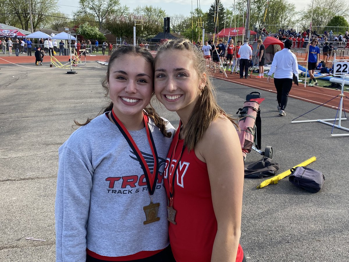 TheFong's tweet photo. Congratulations @sophie_belle_04 on clearing 12’6” to win the prestigious #WayneInvitational https://t.co/FeCpaIQMCF