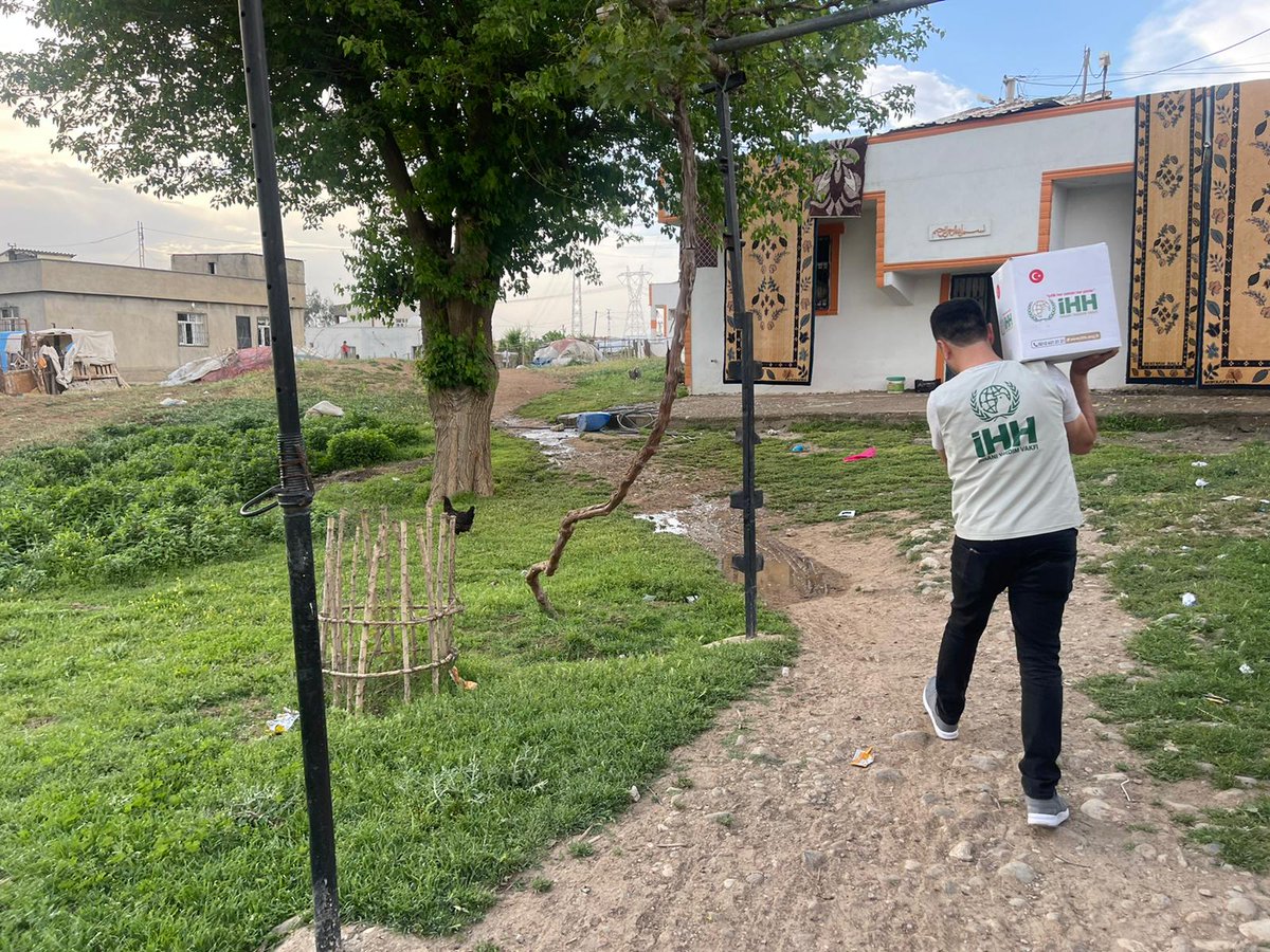 #Ramazan 2022
Silopi İHH - Silopi Çukurca köyümüzde yaşayan ihtiyaç sahibi ailelere kumanya ve bayramlık şeker ve lokum emanetlerini ulaştırdık. #silopi #sirnak <a href="/ihhsilopi/">ihhsilopi</a> <a href="/ihhinsaniyardim/">İHH</a> <a href="/sirnak_ihh/">Şırnak İHH İnsani Yardım Derneği🟢</a>