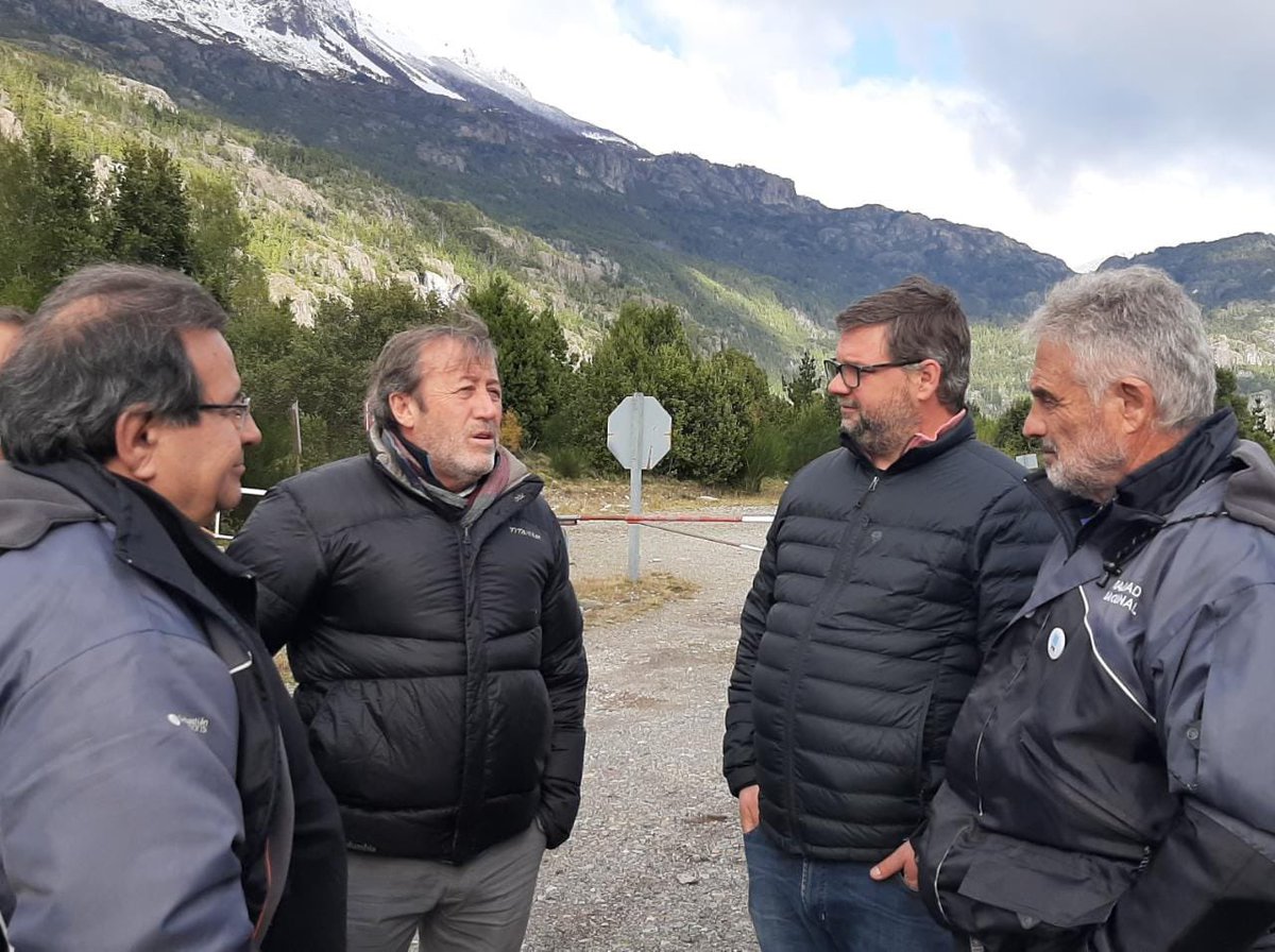 patriciogok's tweet photo. Recorrimos la #RN259 hacia el paso internacional Futaleufú que une a #Argentina con #Chile donde se van a realizar distintas obras que mejorarán la vinculación de ambos países, beneficiando las economías regionales y el turismo https://t.co/wsEadKDtKn